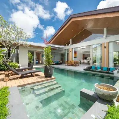 Villa private swimming pool and garden