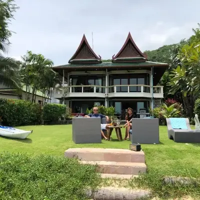 Bali style 4 bedroom beachfront Villa Ao Yon