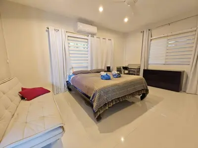 a bedroom with a bed and a couch at Villa 3 Chambres avec piscine, Rawai, Phuket in Ban Saiyuan (1)