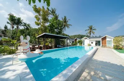 a swimming pool with a bunny in the middle at Tropical Oasis Aoyon Beach House in Ban Ao Makham