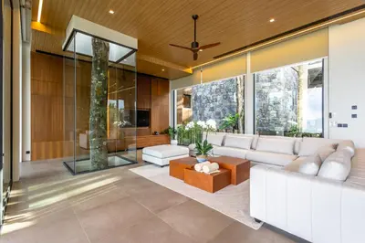 a living room with a white couch and a table at Sinae Residence in Ban Lo Ti Pa (1)