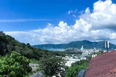 Gallery image of 3 plus 1BR Ocean Breeze Villa 'Brad House Patong' in Patong Beach