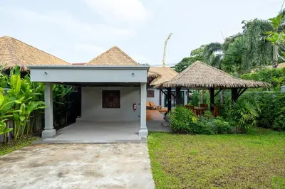 Gallery image of SeTroVa Bali Pool Villa Rawai ,Phuket in Ban Saiyuan (1)