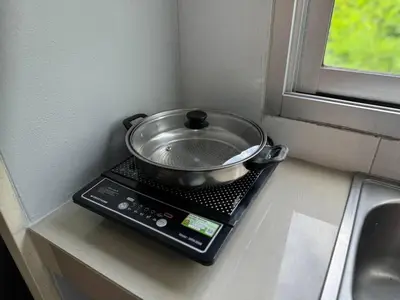 a pot sitting on a counter next to a window at \u30d1\u30c8\u30f3\u30eb\u30fc\u30e01 in Patong Beach