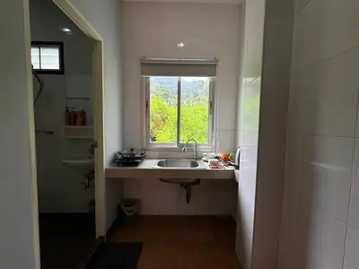 a bathroom with a sink and a window at \u30d1\u30c8\u30f3\u30eb\u30fc\u30e01 in Patong Beach