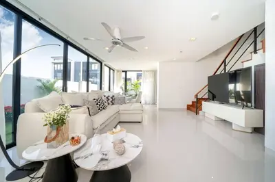 a living room with a white couch and a tv at \u9038\u6d77\u306e\u5922 Laguna\u4e09\u5367\u5ba4\u79c1\u4eba\u6cf3\u6c60\u522b\u5885 in Ban Phru Champa