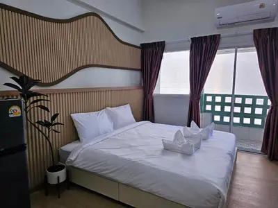 Gallery image of Lub Nai Hostel in Patong Beach