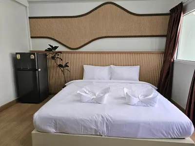 Gallery image of Lub Nai Hostel in Patong Beach