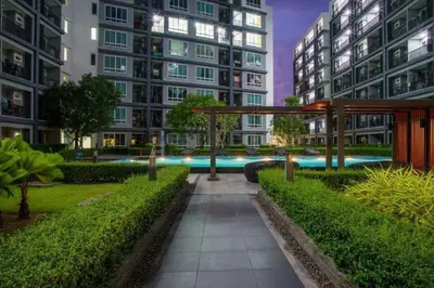 a swimming pool in the middle of a building at Phuket'in Merkezinde Havuzlu ve Lüks Rezidans in Phuket Town