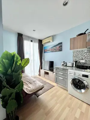 a kitchen with a washing machine in a room at zcape 2 boat avenue 2 bedroom by sahana in Ban Thalat Choeng Thale