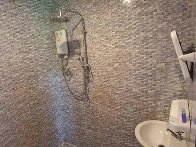 a shower in a bathroom with a toilet and a sink at ทุ่งนา รีสอร์ท Rice Field Resort in Ban Khiam Ngam