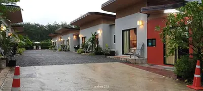 an empty street in front of a building at PaKrongCheep Homestay in Ban Muang Mai