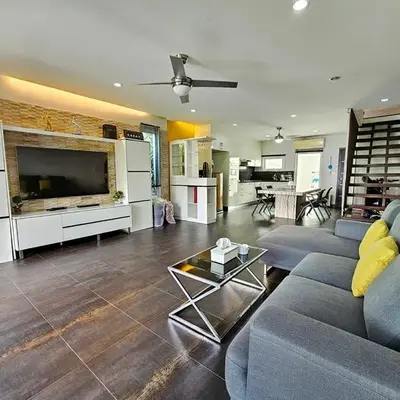 Modern 3-Bedroom Townhome in Kamala