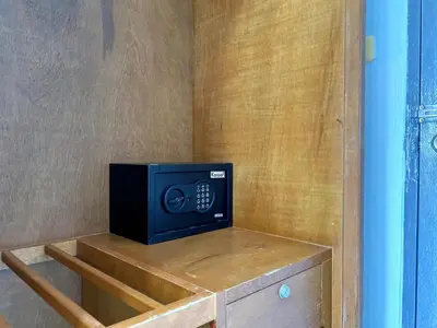 a microwave sitting on top of a wooden table at Mini Thai Guesthouse Patong in Patong Beach