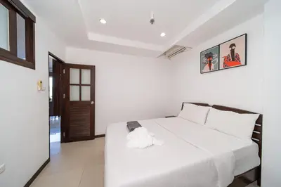 a bedroom with a large white bed in a room at PatongTower\u6b65\u884c\u76f4\u8fbe\u6d77\u6ee9\u9ad8\u901fwifi605S in Patong Beach