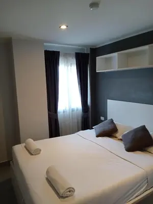 a bedroom with a large white bed with a window at Well located condo-1BR T1-NV-203 in Chalong