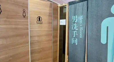 an elevator in a building with writing on the wall at Nora Bukit Hotel in Ban Sam Kong