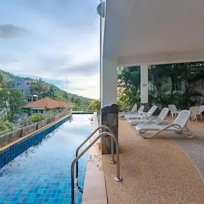 C195 Romantic 1BR Ocean Views Cozy & Bright