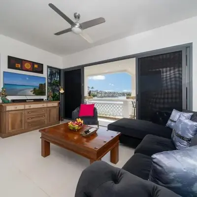Beautiful 2BR Lakeview Apartment in Laguna