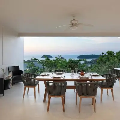 Stunning Seaview Escape - Modern and Elegant