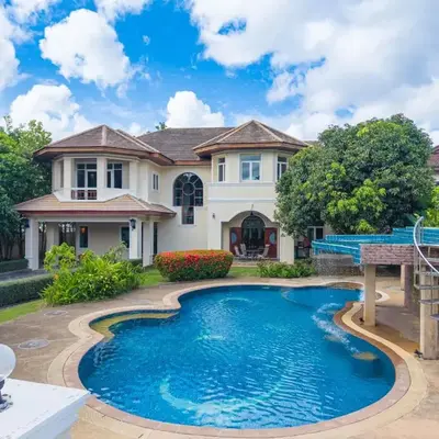Sundrenched Oasis 7bed pool villa heart of Phuket