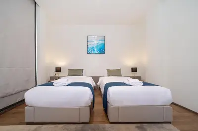 a room with three beds in a room at The Exclusive Sky D1 \u8c6a\u534e4\u5367\u5ba4\u6d77\u666f\u522b\u5885 \u79c1\u4eba12m\u65e0\u8fb9\u6d77\u666f\u6cf3\u6c60 \u6bcf\u65e5\u6e05\u6d01 in Kamala Beach