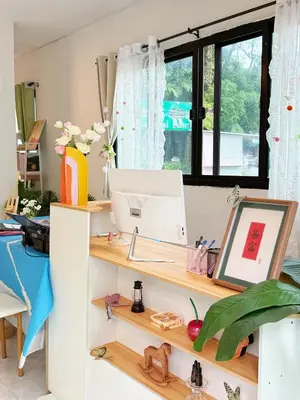 a room with a desk with a computer on it at \u82ad\u4e1c\u6d77\u6ee9\u5fc3\u6f84\u9152\u5e97 in Patong Beach
