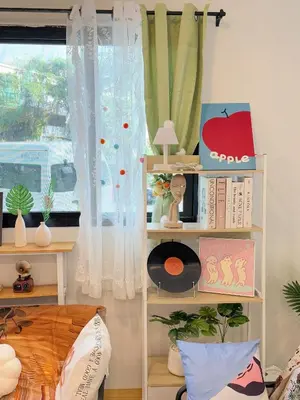 a room with a window with curtains and a shelf at \u82ad\u4e1c\u6d77\u6ee9\u5fc3\u6f84\u9152\u5e97 in Patong Beach
