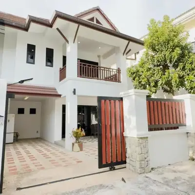 3 Bedroom Renovated Villa 3 minutes to the beach