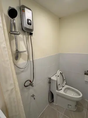 a bathroom with a toilet and a shower at bége in Ban Lo Long