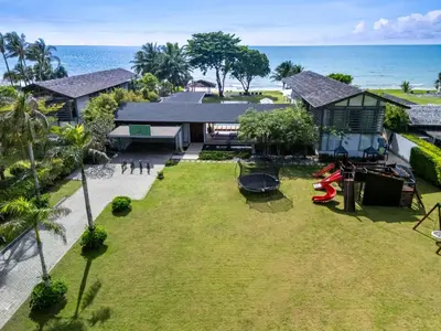 an aerial view of a house with a yard at Villa Cielo in Ban Han Pa To