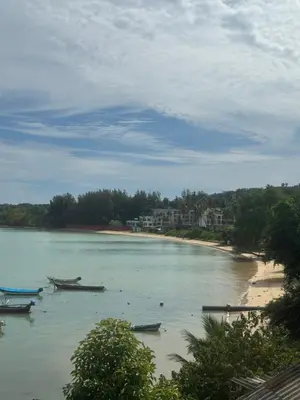 a beach with several boats in a body of water at Villa Sea View PanWa in Ko Taphao Noi