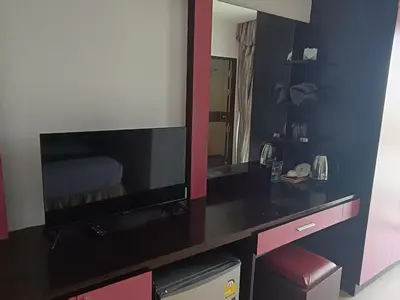 a room with a desk with a tv and a mirror at \u82ad\u4e1c\u4e00\u5367\u5927\u5e8a\u623f\u72ec\u7acb\u6dcb\u6d74\u9633\u53f0 in Patong Beach