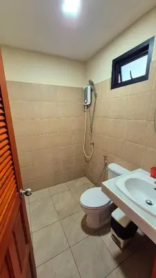 a bathroom with a toilet and a sink at Jasmine Seaview 'B' Friendly Guest House in Ban Saiyuan (1)
