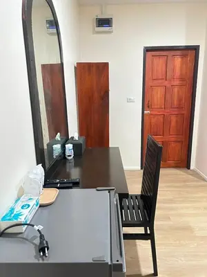 an office with a desk with a chair and a mirror at Happy Koh Yao Yai Bangkalo in Ban Tha Rua