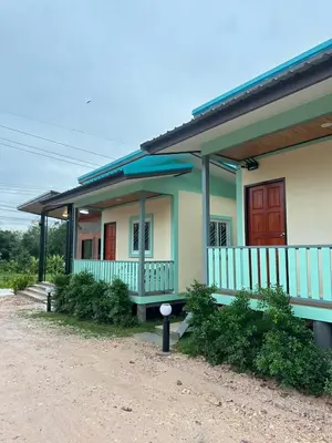 a small house with a porch and a driveway at Happy Koh Yao Yai Bangkalo in Ban Tha Rua