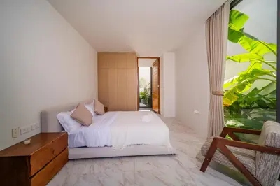 a bedroom with a bed and a large window at \u9760\u8fd1\u5e2e\u6d9b\u6d77\u6ee9\u56db\u5367\u5ba4\u5bb6\u5ead\u522b\u5885 in Ban Lum Fuang