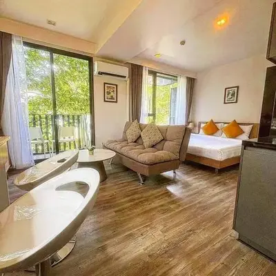 Sunny The Deck Patong Apartment