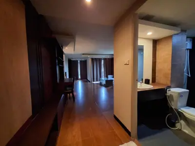 a bathroom with a sink and a toilet in a room at Arizona Residence in Ban Ko En