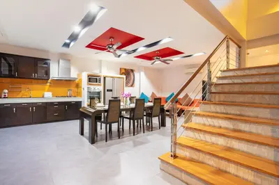 a kitchen and dining room with a table and chairs at 3 BR Pool Villa Kloua near Chalong Temple in Ban Na Bon