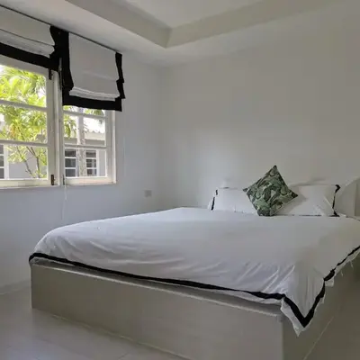 1715 House - White Rhino