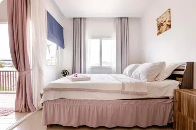 a bedroom with a large bed with a window at Phuket naka condon-52-25 \u6cf3\u6c60\u9ad8\u901f\u4e0a\u7f51\u514d\u8d39\u505c\u8f66 in Phuket Town