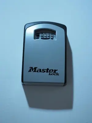 a machine with the name master flash on it at Sleepwell@naiyang in Nai Yang Beach